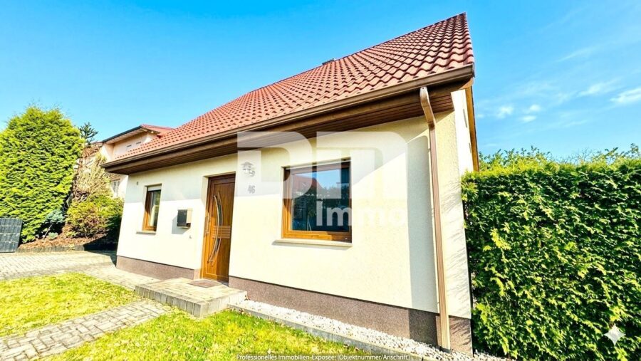 (R)eserviert!Modernes Wohnerlebnis mit großer Terrasse + Carport - Frontansicht